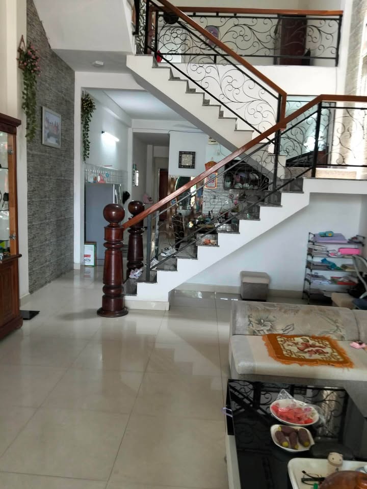 ban-nha-2-tang-kinh-duong-vuong-lien-chieu-da-nang-dien-tich-100mc2b2-duong-15m-le-6m-gan-bien ban nha 2 tang kinh duong vuong lien chieu da nang dien tich 100mc2b2 duong 15m le 6m gan bien